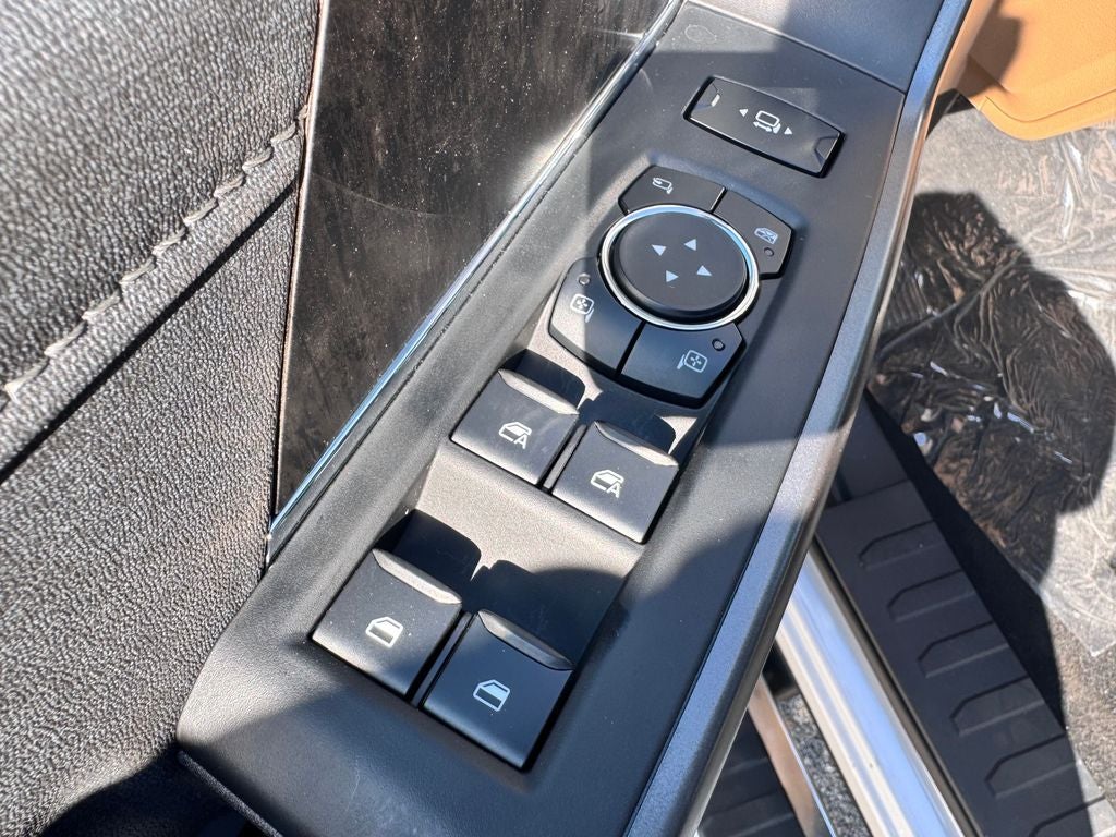 2027 Ford F-350SD Lariat