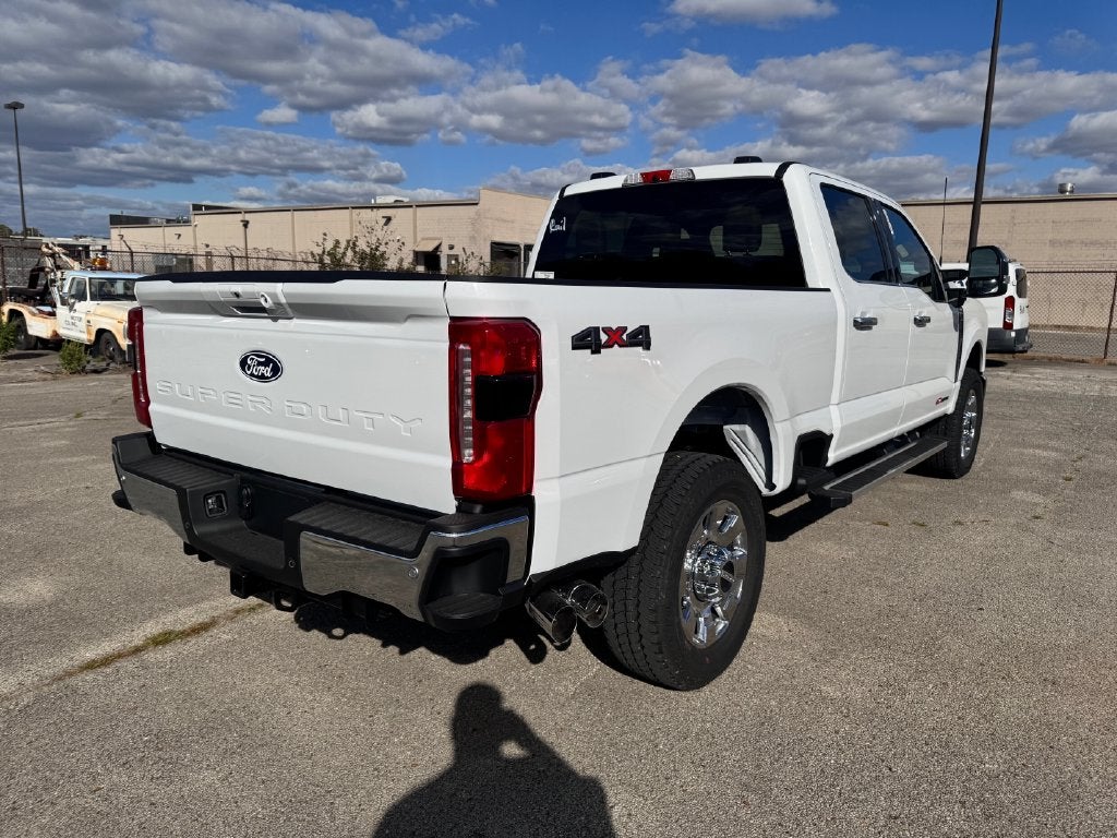 2027 Ford F-350SD Lariat