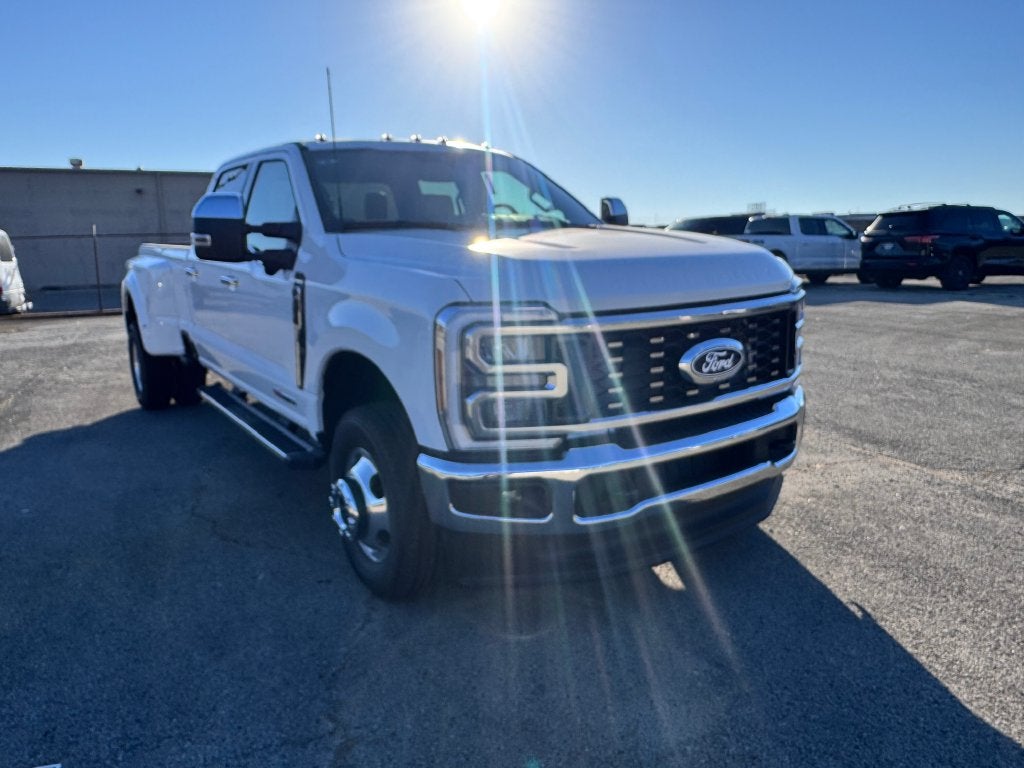 2027 Ford F-350SD Lariat DRW