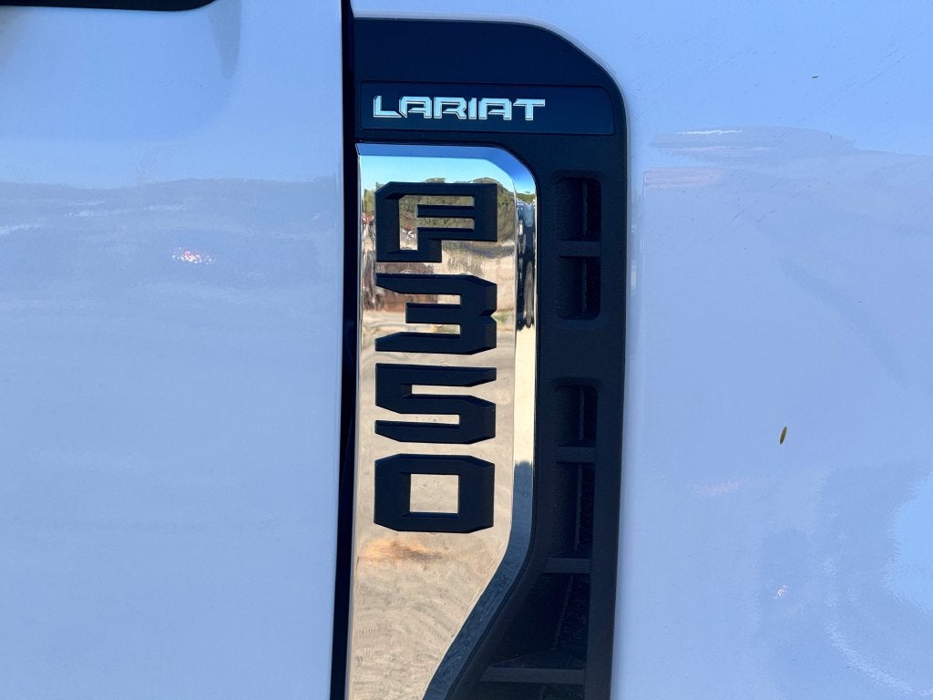 2027 Ford F-350SD Lariat DRW