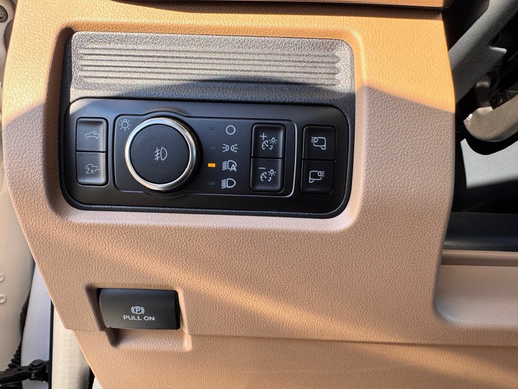 2027 Ford F-350SD Lariat DRW