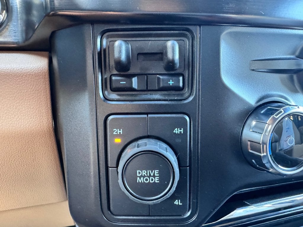 2027 Ford F-350SD Lariat DRW