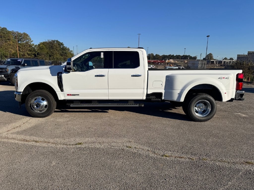 2027 Ford F-350SD Lariat DRW
