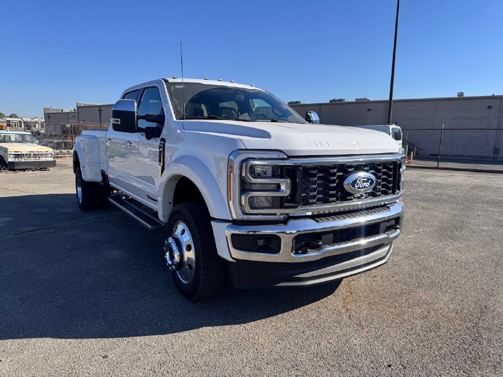 2027 Ford F-450SD Lariat DRW