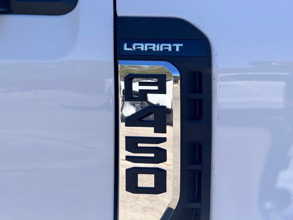2027 Ford F-450SD Lariat DRW
