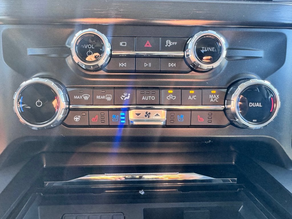 2027 Ford F-450SD Lariat DRW