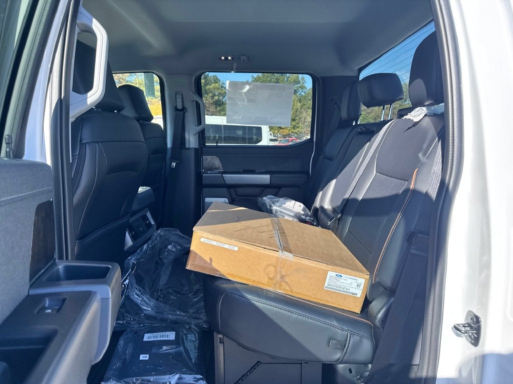2027 Ford F-450SD Lariat DRW