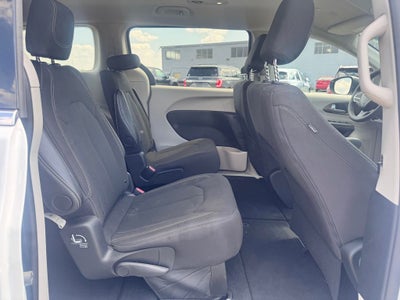 2024 Chrysler Voyager LX