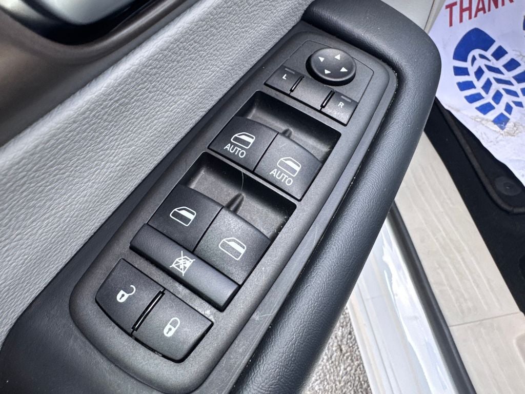 2024 Chrysler Voyager LX
