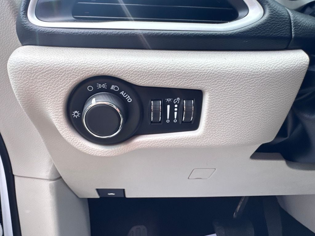 2024 Chrysler Voyager LX