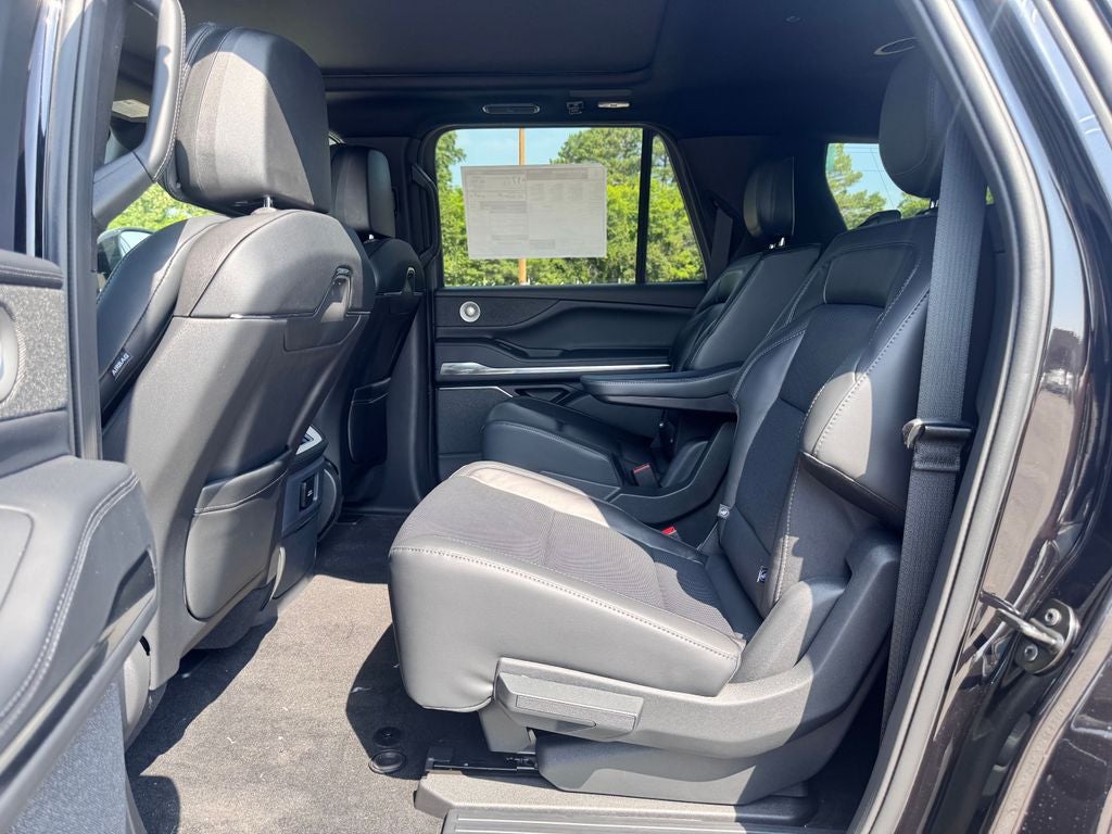 2027 Lincoln Navigator L Reserve