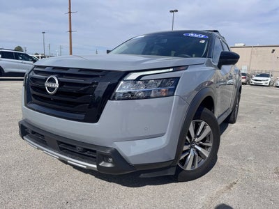 2023 Nissan Pathfinder SL