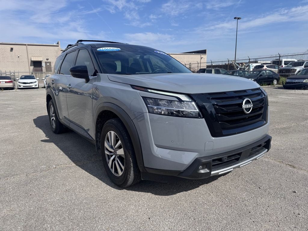 2023 Nissan Pathfinder SL