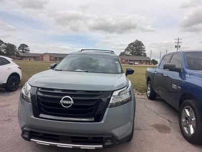 2023 Nissan Pathfinder SL