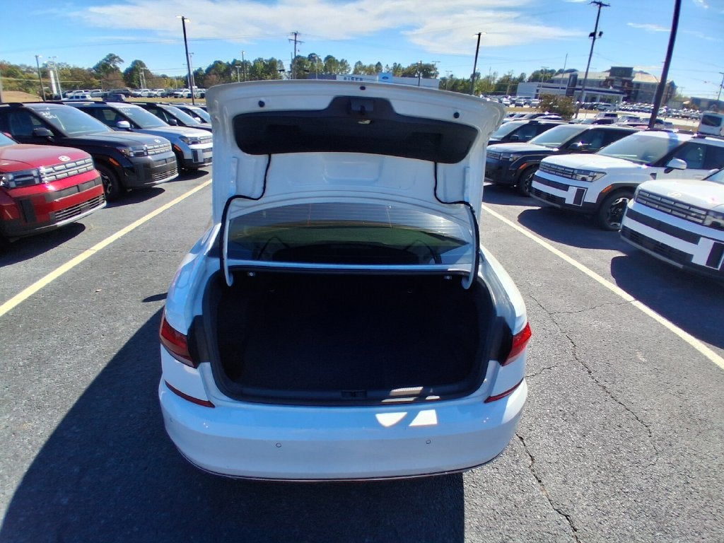 2022 Volkswagen Passat 2.0T Limited Edition
